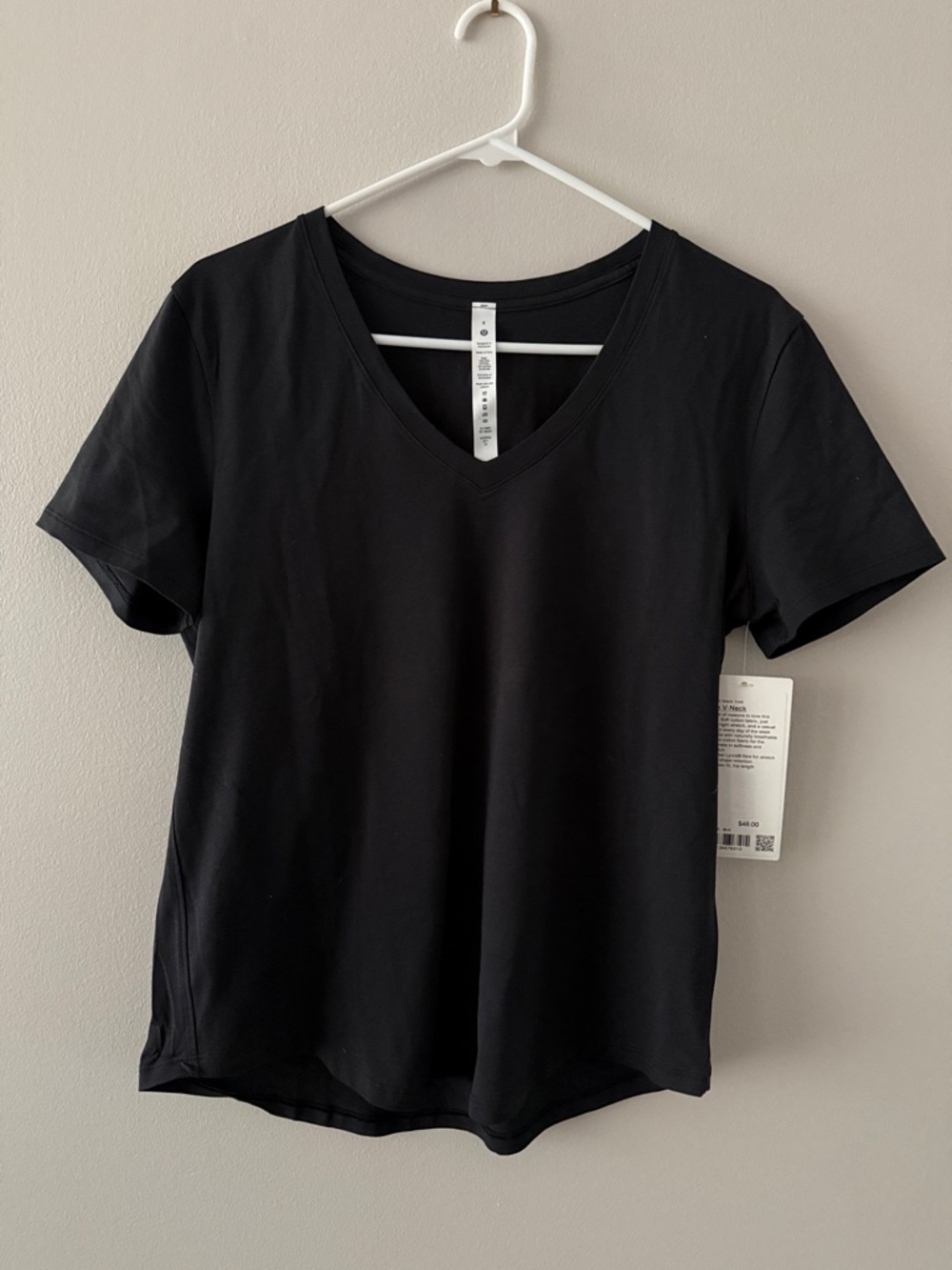 lululemon Black V-Neck Short Sleeve Love Tee - size 8